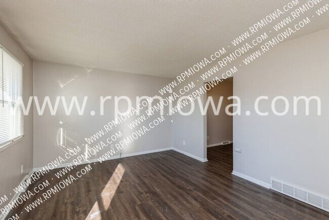 Photo - 213 NW Arlan Dr