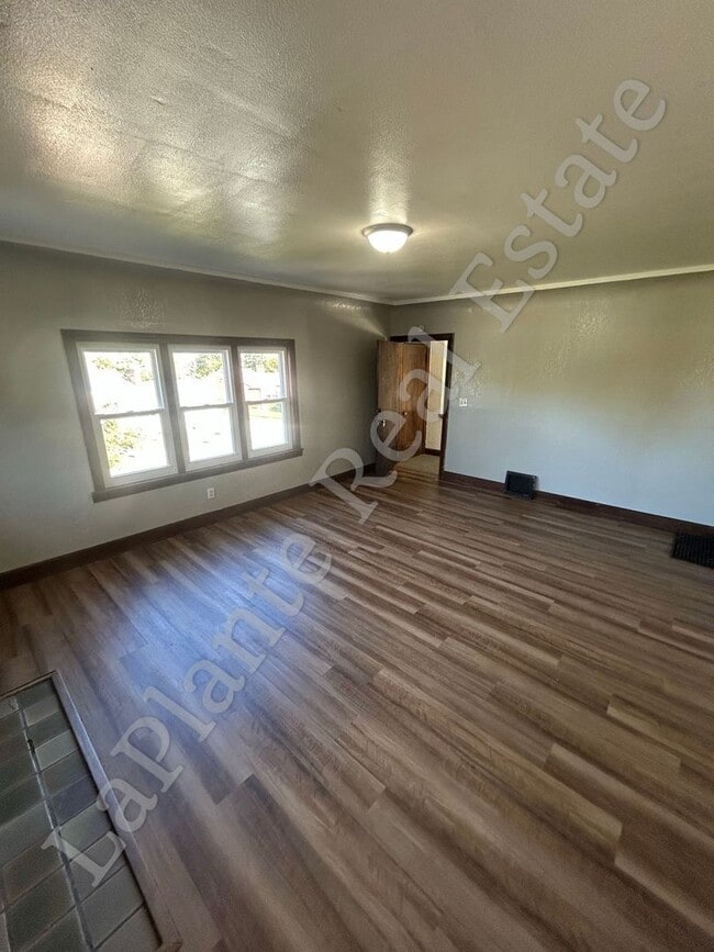 Photo - 2647 Greenway St Unit Upper