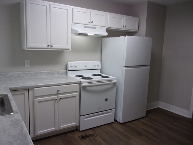 Photo - Recently Renovated 2 Bedroom 1 1/2 Bath Townhome - 1 Block from Winthrop