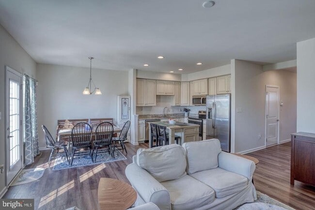 Photo - 414 Goodwick Dr