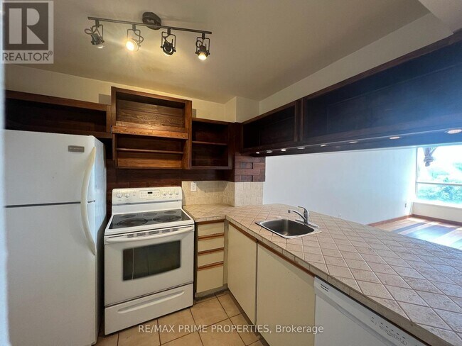 Photo - 3050 Ellesmere Rd Unit 821