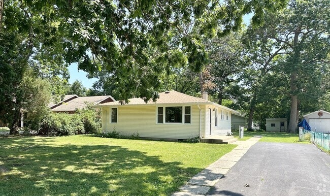 Building Photo - 35339 N Hickory Ln Rental