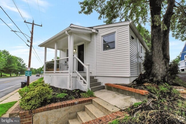 Building Photo - 3315 King St Rental
