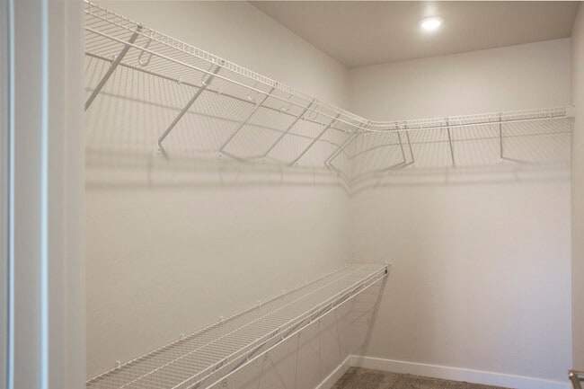 Whispering Oak Apartments