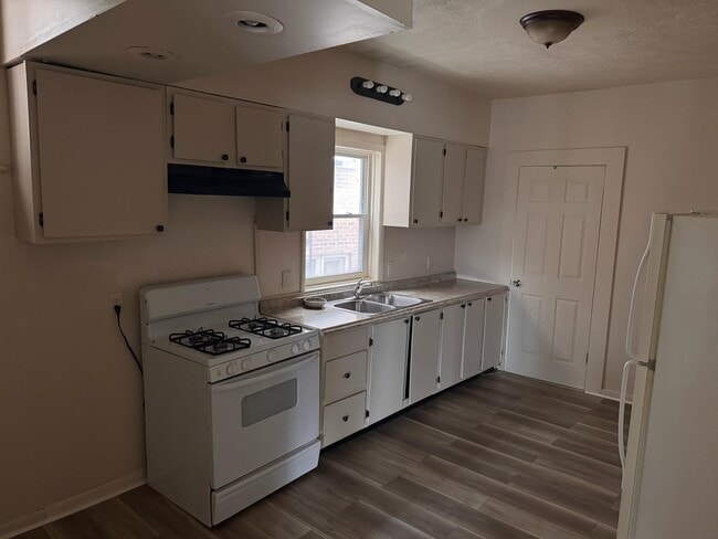 Photo - 871 Lake Ave