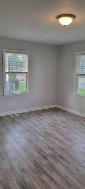 Photo - 321 Nelson St