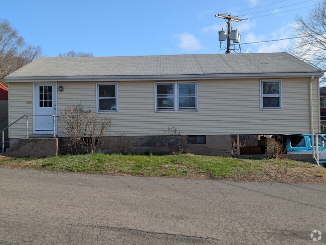 Building Photo - 207 Main St Rental
