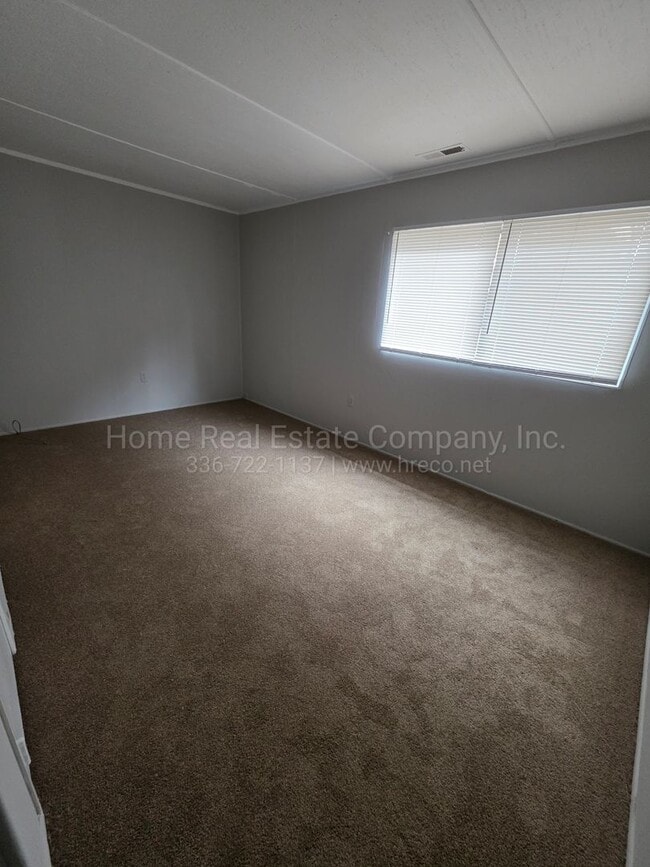 Photo - 409 Mason St NE