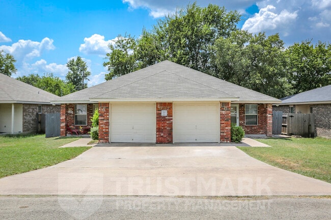 Building Photo - 932 Maplewood Dr