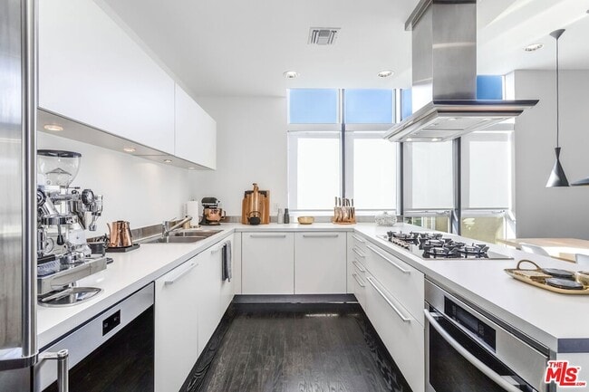 Photo - 825 Kings Rd