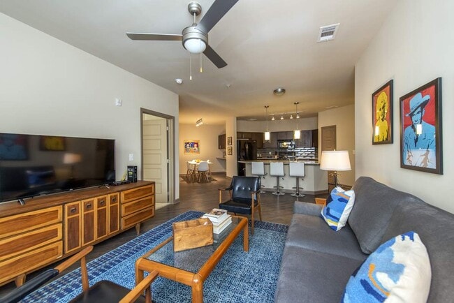 Building Photo - 909 Flats