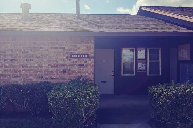 Photo - 1510 E Loop 304