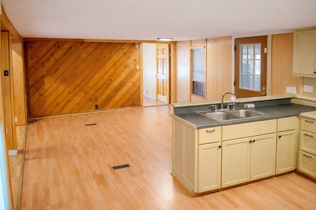 Photo - 11529 Main St