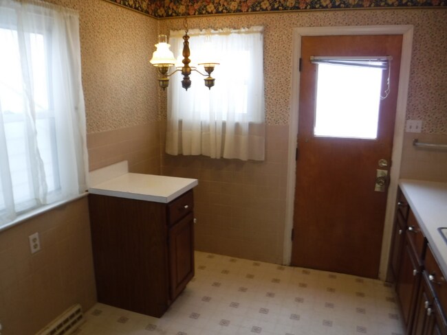 Photo - 1545 Atlantic St NE