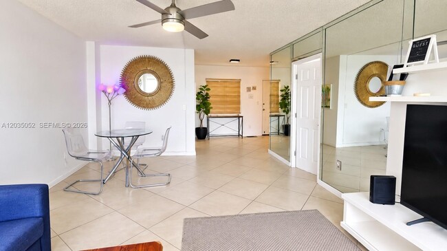 Photo - 220 Kings Point Dr Unidad 105