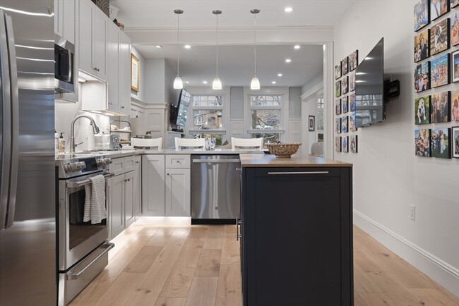 Building Photo - 1797 Beacon St Unit 1