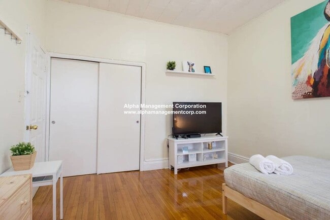 Photo - 126 Warren St Unidad 14