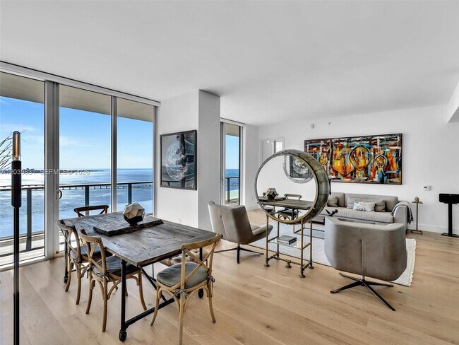 Photo - 1300 Brickell Bay Dr Unidad 4202