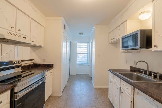 Photo - 2220 E 66th Pl