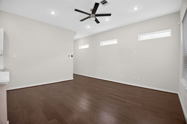 Photo - 619 Thornton Oaks Ln