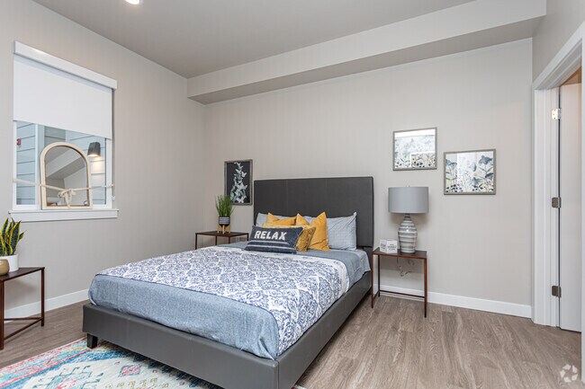 2BR, 2BA - 996 SF