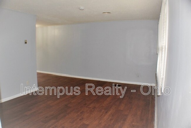 Photo - 967 Duxberry Ave