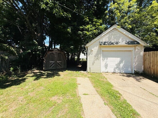 Photo - 1209 E 167th St
