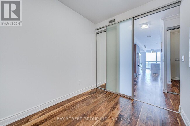 Photo - 388 Yonge St Unité 6701