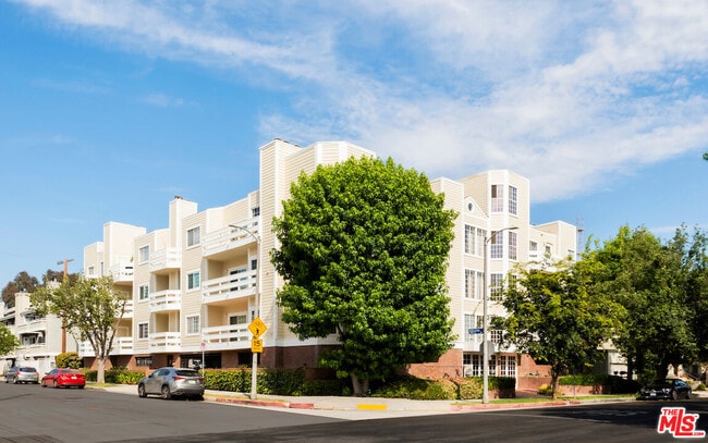Building Photo - 1800 Butler Ave Unit 105