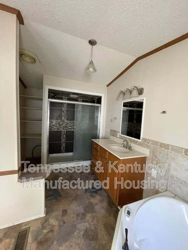 Photo - 201 Cumberland Ln