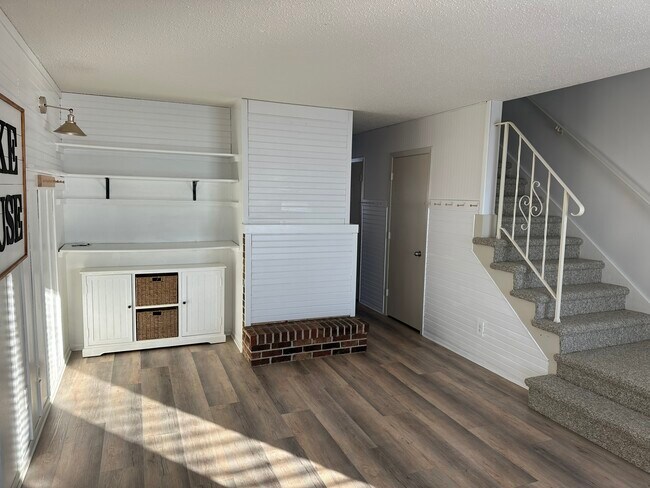 Photo - 308 W Lake Dr