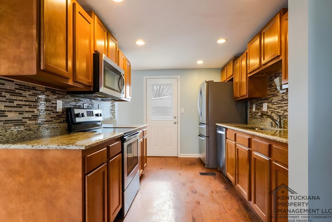 Photo - Newly Renovated Hillview Bi-Level! ASK US ABOUT OUR LONG-TERM LEASE SPECIAL TODAY!