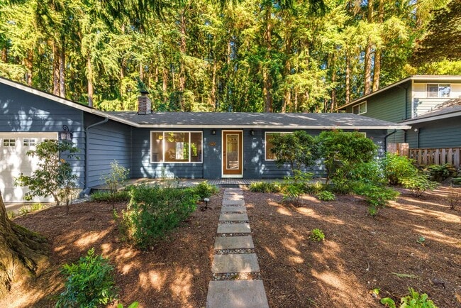 Photo - 3 Bdrm with Spacious Yard and Garage in Kirkland