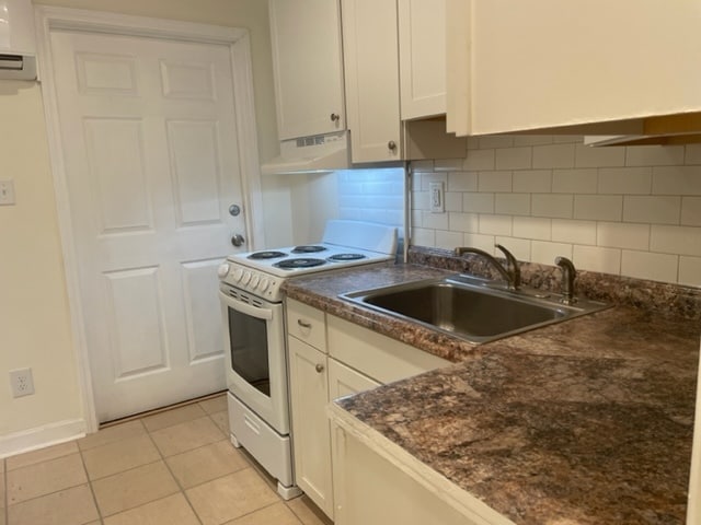 Entry door from Bath - 400 S Ashland Ave Unit #1