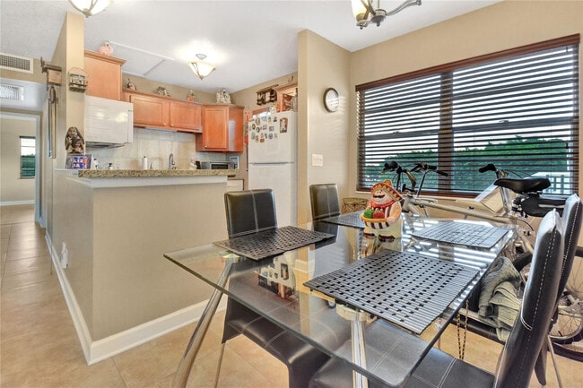 Photo - 33 Fanshaw A Unit 33