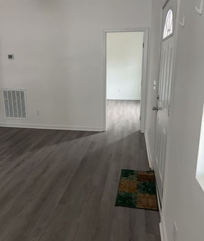 Photo - !! SPECIAL HALF OFF SECOND MONTH'S RENT!!! Updated 3BR 2BA Home w/ Renovated Kitchen near Downto...