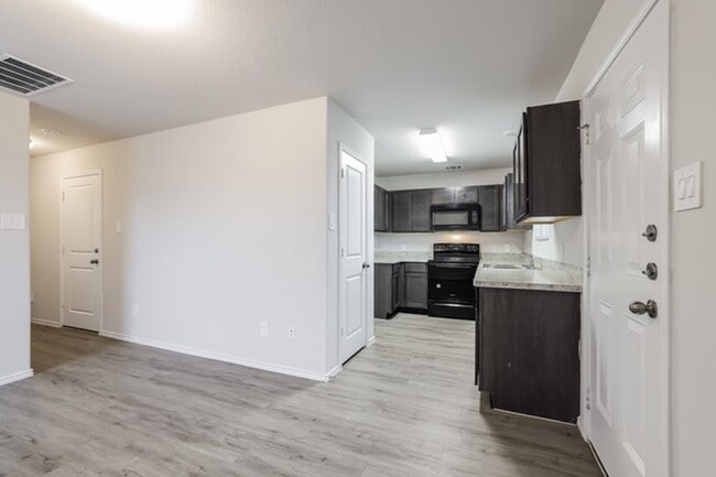 Photo - 2650 Bouvardia Wy
