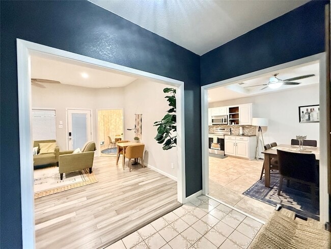 16235 Red Wood Cir N