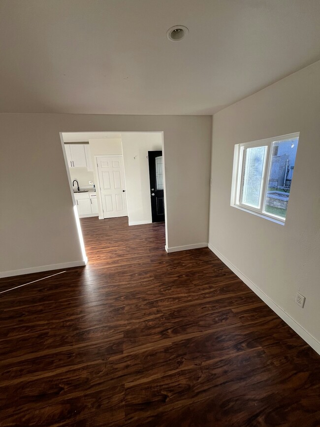 15700 Crenshaw Blvd Unidad Studio w/shrd yard