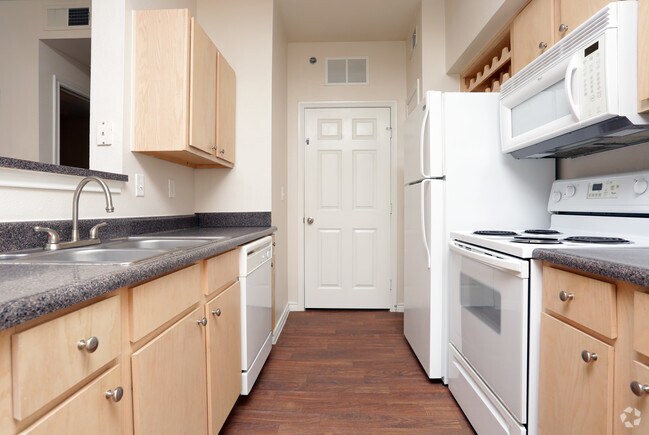 1BR,1BA-758sft