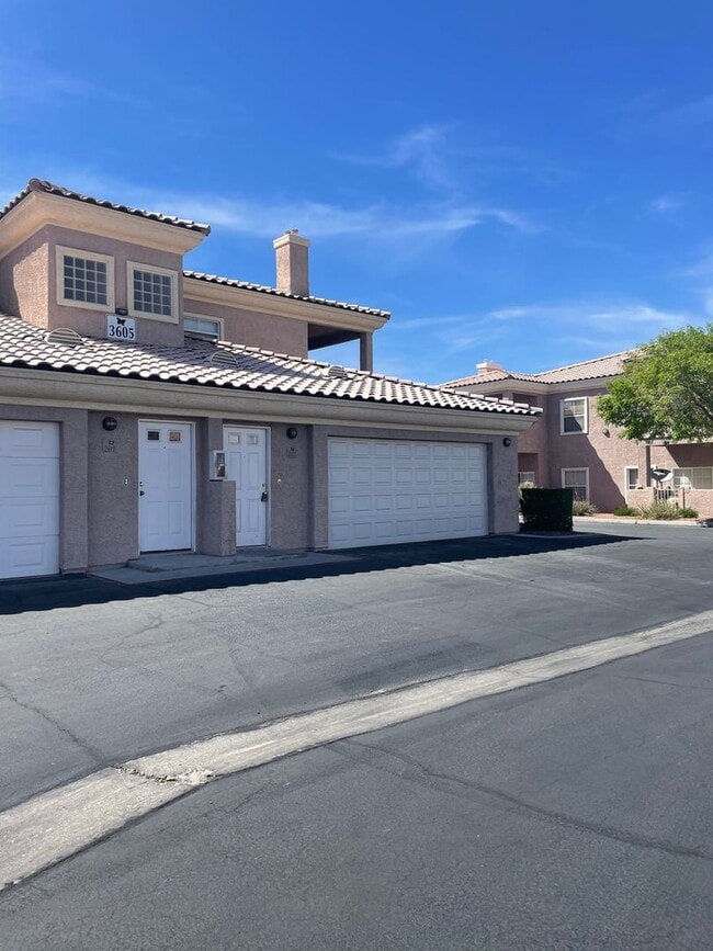 Beautiful open floor plan located in a gat... - Beautiful open floor plan located in a gat... Casa