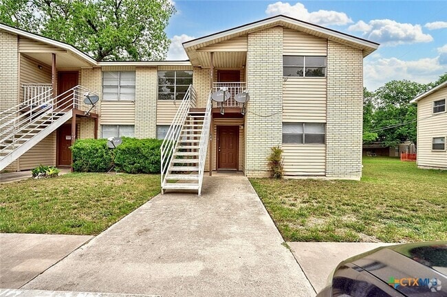 Building Photo - 728 Old Martindale Rd Rental