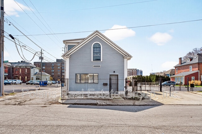 Photo - 145 E 14th St