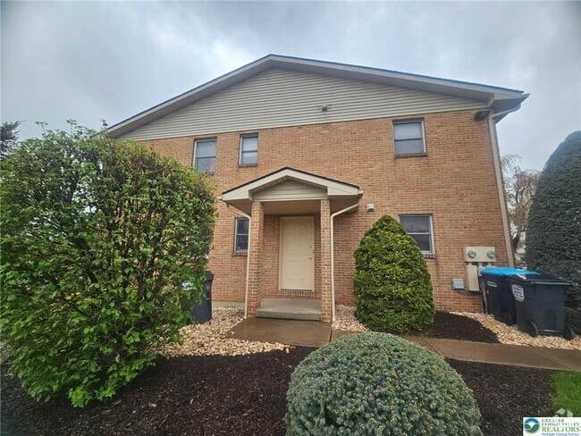 Building Photo - 2 Rosemont Ct Unit B Rental