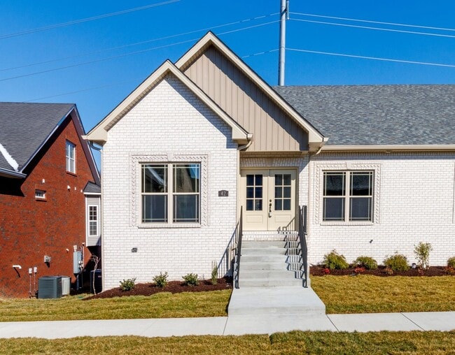 Building Photo - 456 Pond Apple Rd