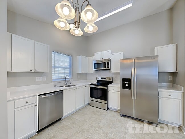 Photo - 882 Anchor Way NE