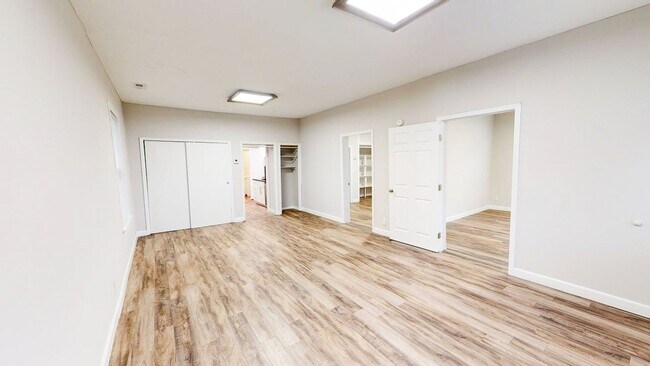 Photo - 2437-2439 Indianola Avenue Unit 2439 Indianola Avenue