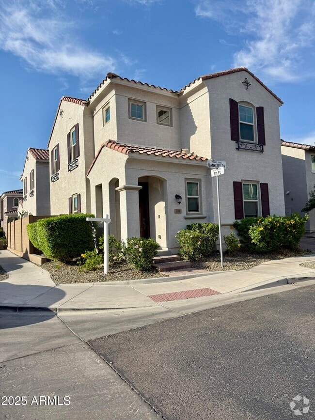 Building Photo - 938 E Danbury Dr Rental