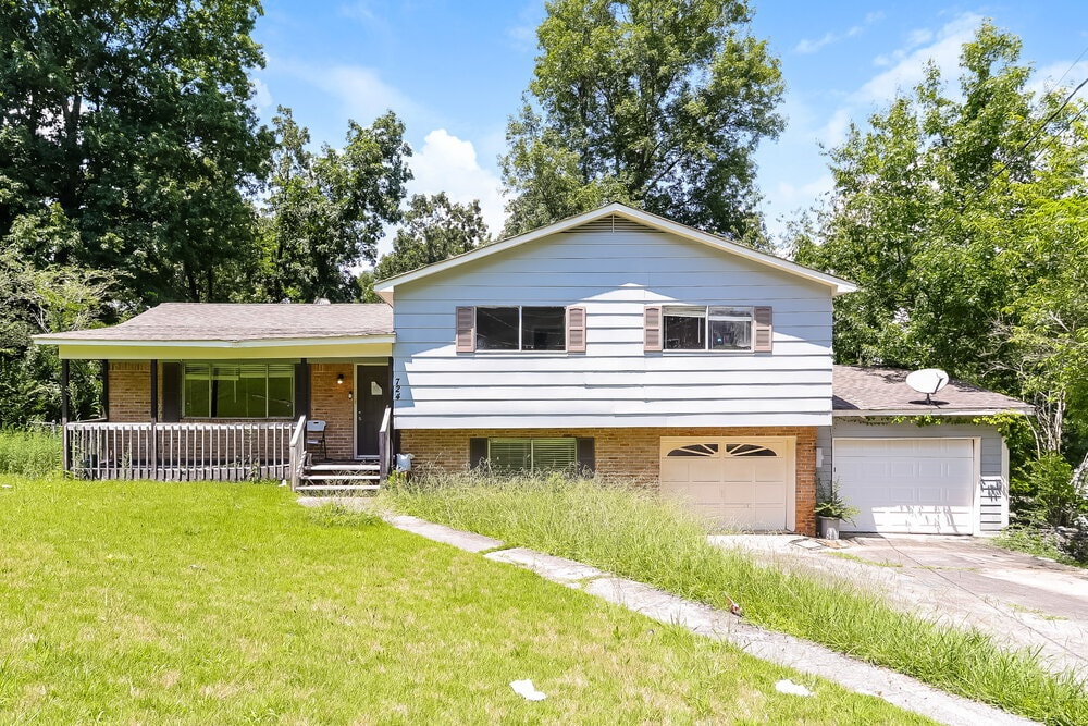 Photo - 724 Country View Dr NE House