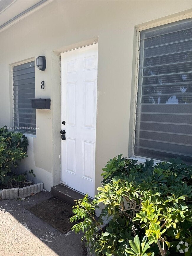 Building Photo - 2342 S Federal Hwy Unit 8 Rental
